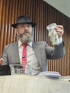 Delegado Deputado Xerifão ocupa tribuna da ALEP para repudiar liberação de 40g de maconha