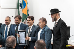 Deputado Delegado Xerifão prestigia entrega do Título de Cidadão Honorário de Almirante Tamandaré ao Deputado Alexandre Curi