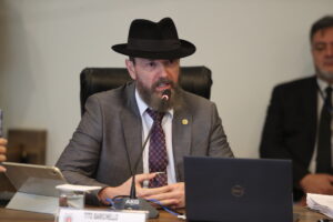 Deputado Tito Barichello fortalece a defesa dos Direitos das Mulheres com projetos inovadores no Paraná