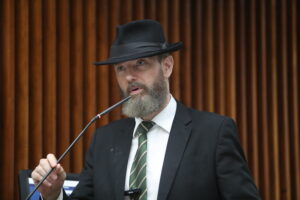 Deputado Xerifão ocupa tribuna da Alep para defender Israel e Bolsonaro
