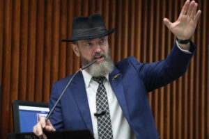 Deputado Delegado Xerifão solicita providências urgentes da SANEPAR diante de crises no abastecimento de água em Fazenda Rio Grande