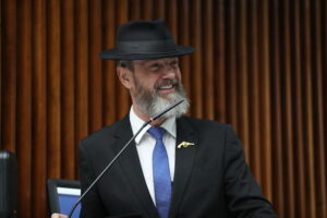 Deputado Xerifão destaca importância do “Agosto Dourado” e propõe programa estadual de incentivo ao aleitamento materno