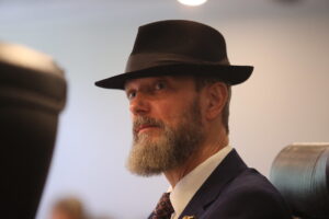 Lei do Delegado Xerifão que libera spray de pimenta para mulheres é sancionada no Paraná