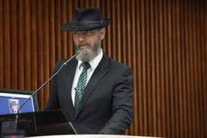 Deputado Delegado Xerifão apoia os produtores de leite do Paraná e celebra aprovação de projeto que combate concorrência desleal