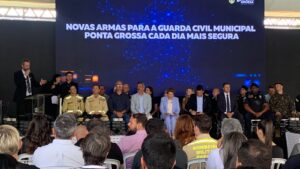Reforço à segurança, deputado Delegado Xerifão participa da entrega 220 novas armas à GCM de Ponta Grossa