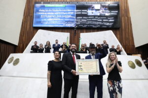 Deputado Delegado Tito Barichello concede título de Cidadão Honorário do Paraná ao bispo Rafael dos Santos Querido