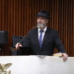 Deputado Delegado Barichello homenageia permissionários e funcionários dos Mercados de Curitiba