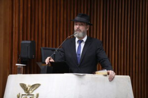 Deputado Delegado Barichello homenageia permissionários e funcionários dos Mercados de Curitiba