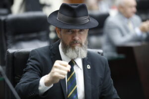 Cassação de Renato Freitas avança na Alep: CCJ aprova parecer e caso segue para votação em plenário