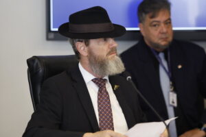Projeto que amplia locais de venda do spray de defesa para mulheres avança na CCJ da Assembleia Legislativa